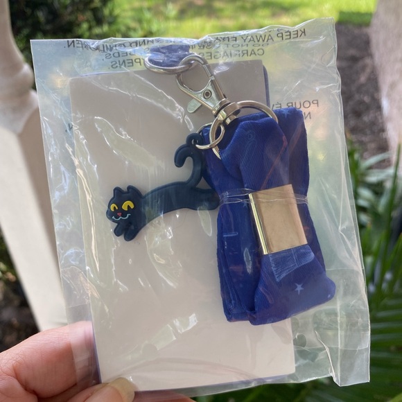 LOUNGEFLY Disney Hocus Pocus Sanderson Sisters Lanyard with VL Card Holder 🆕 - Picture 7 of 7